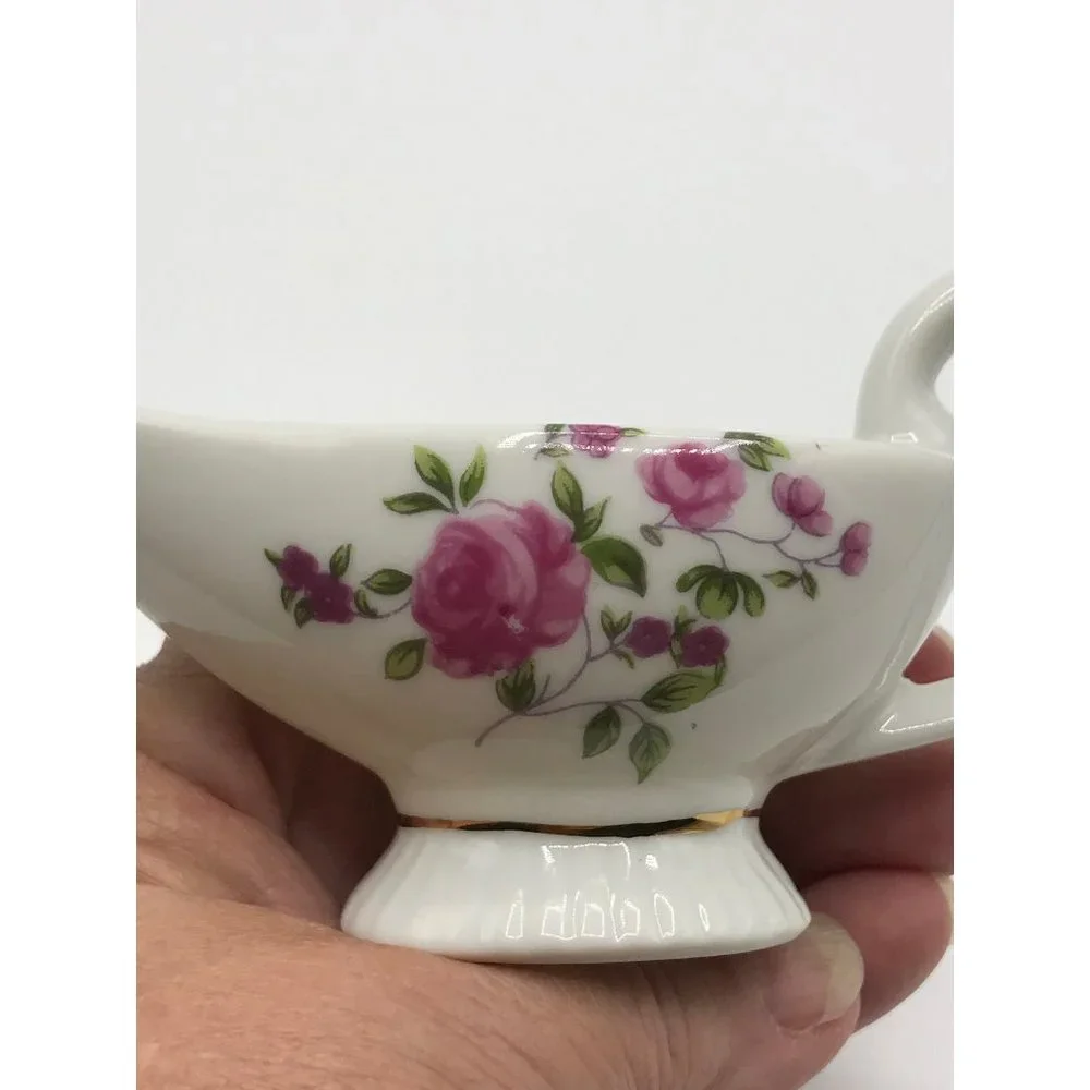 Vintage made in Japan small porcelain gravy/sauce boat.